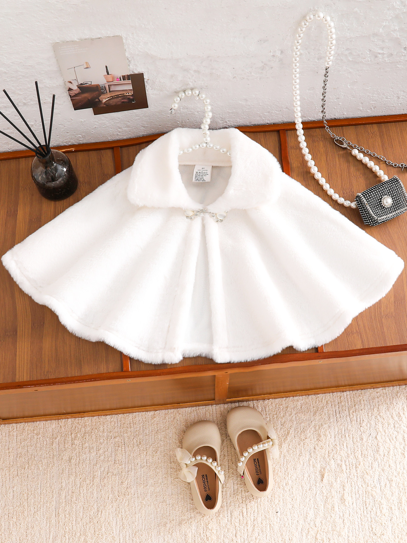 A Warm White Princess Shawl Ca - огляд і ціна Winter Clothing Activity