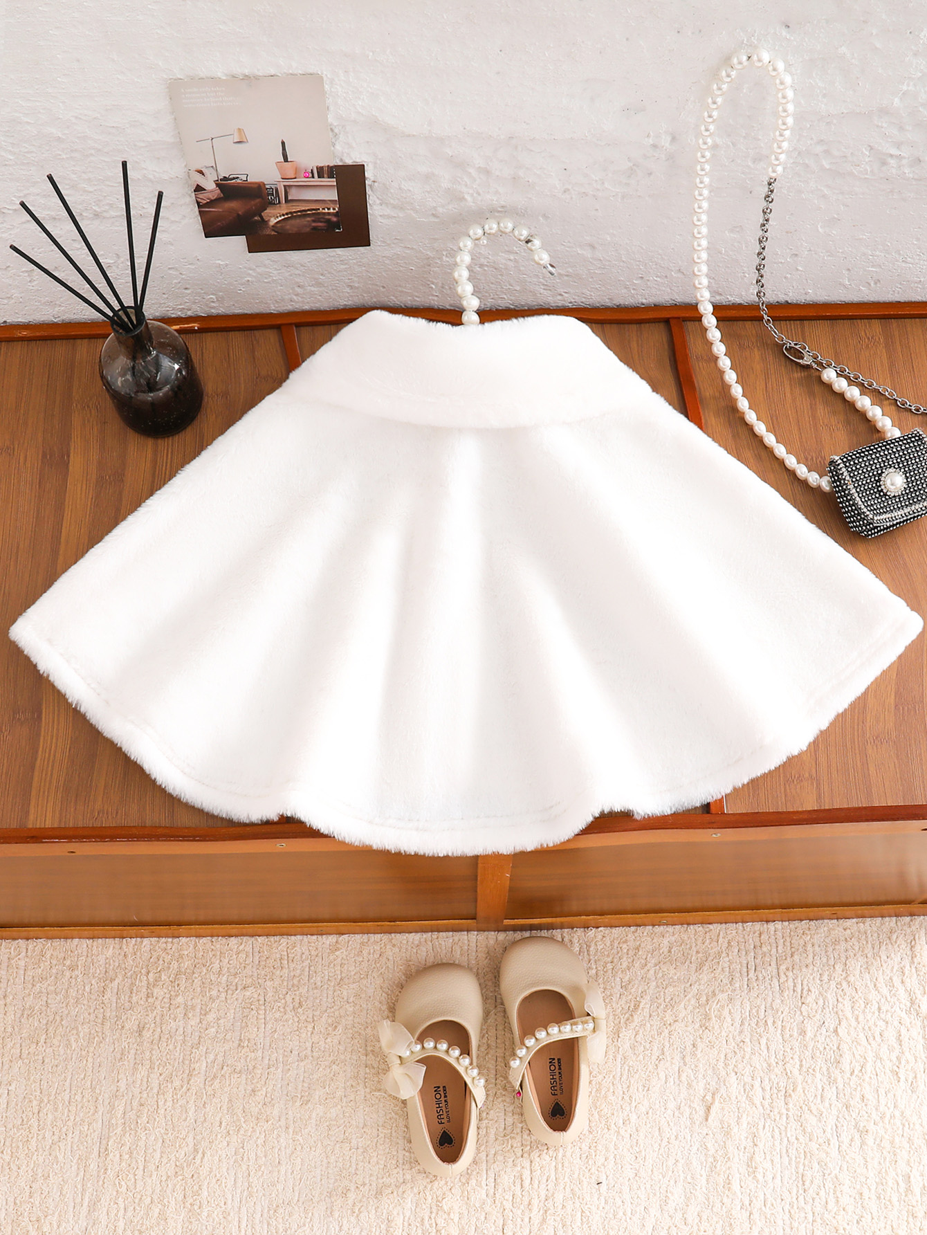 A Warm White Princess Shawl Ca - огляд і ціна Winter Clothing Activity