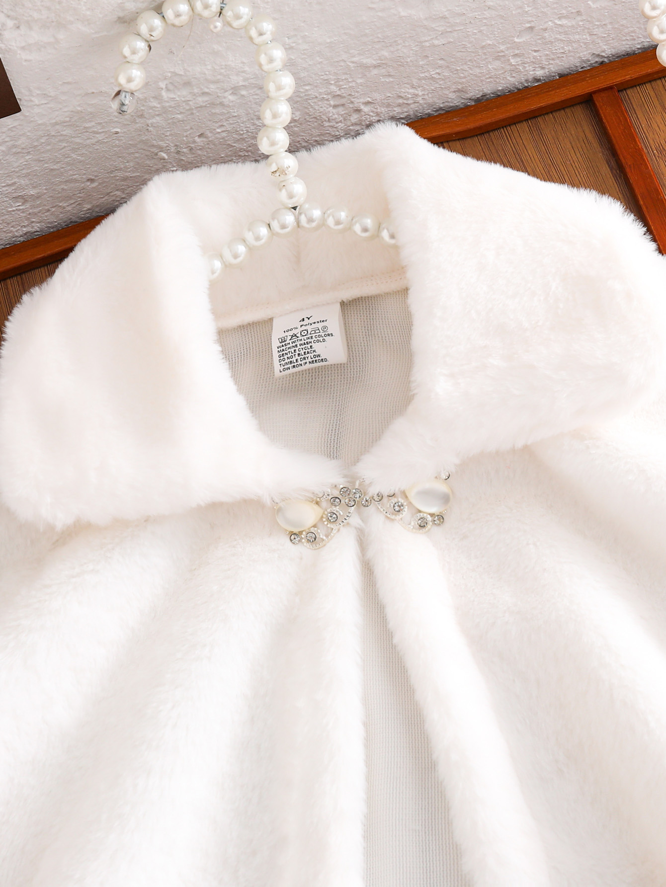 A Warm White Princess Shawl Ca - огляд і ціна Winter Clothing Activity